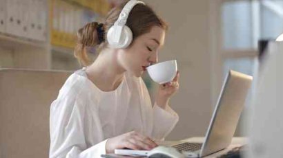 Помогает ли фоновая музыка в работе?