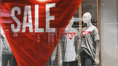 Вред Иванович учит покупать на распродажах