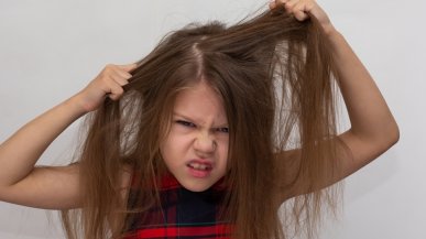 Если ребёнок вредит себе: аутоагрессия – что это значит и как помочь