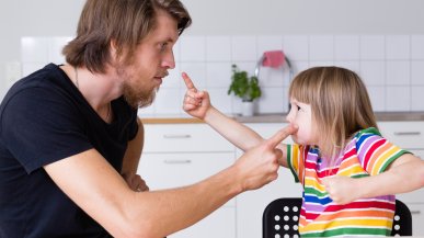 С какими трудностями сталкиваются неполные семьи и чем отличается в них воспитание?