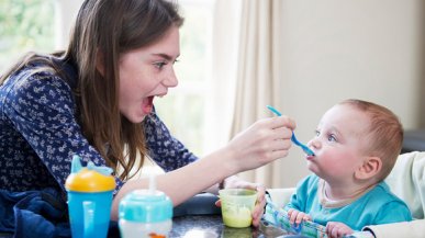 По какой схеме вводить прикорм грудничкам?