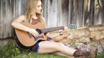 Сложно ли научиться играть на гитаре?