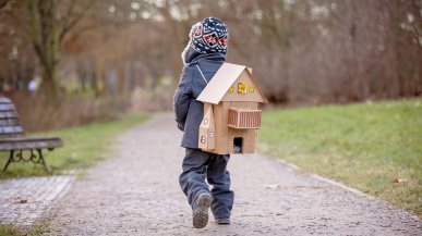 Один дома: с какого возраста ребёнка можно оставлять без присмотра