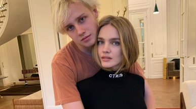 Как Наталье Водяновой удается выглядеть ровесницей своего сына?