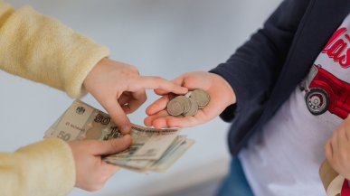 Деньги на карманные расходы: чему они реально научат детей?