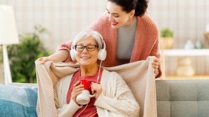 Как защитить пожилых от телефонных мошенников