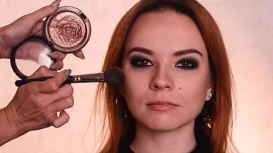 Моделирование лица в макияже Smoky Eyes