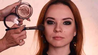 Моделирование лица в макияже Smoky Eyes