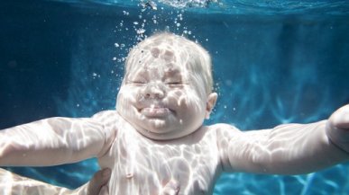 Грудничковое плавание в бассейне: это как и зачем?