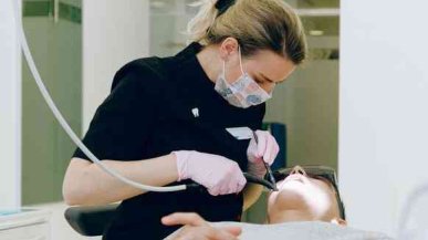 Для чего нужна профессиональная чистка зубов?