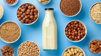 Что выбрать: молоко или не молоко? Польза и вред животного и растительного молока