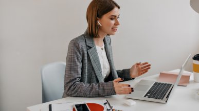 Мошенники стали звонить по видеосвязи