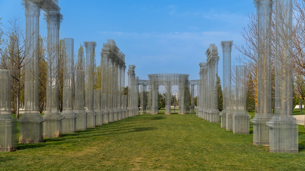 Инсталляция Абстракта в парке Галицкого