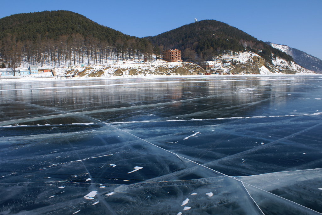 Фото льда на Байкале зимой