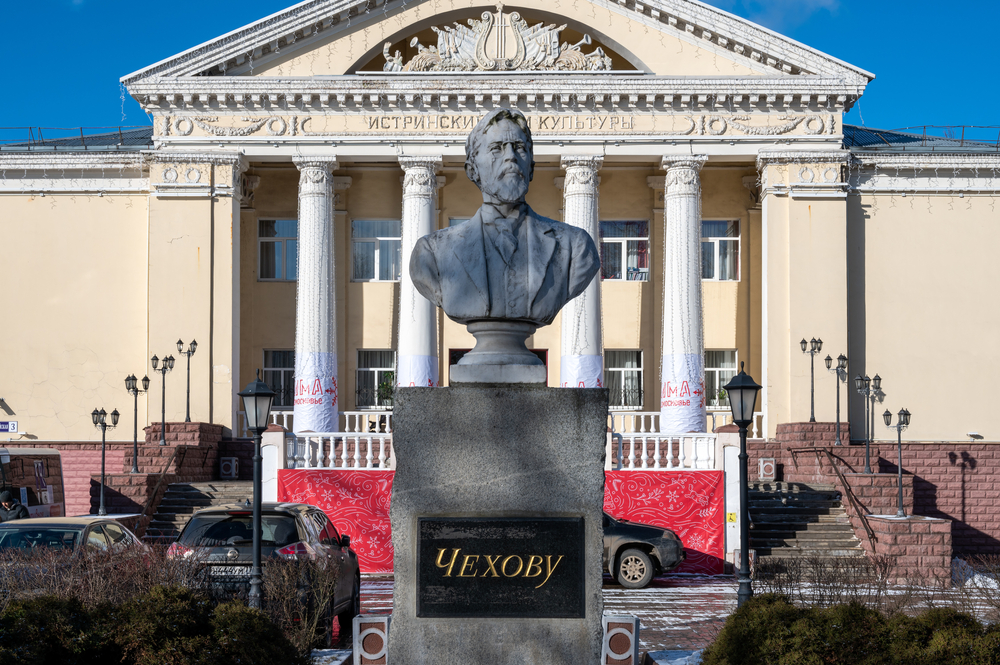Памятник Антону Чехову в Истре