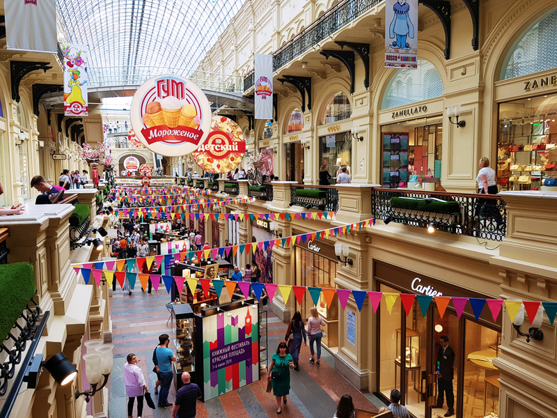 Украшения внутри государственного универсального магазина