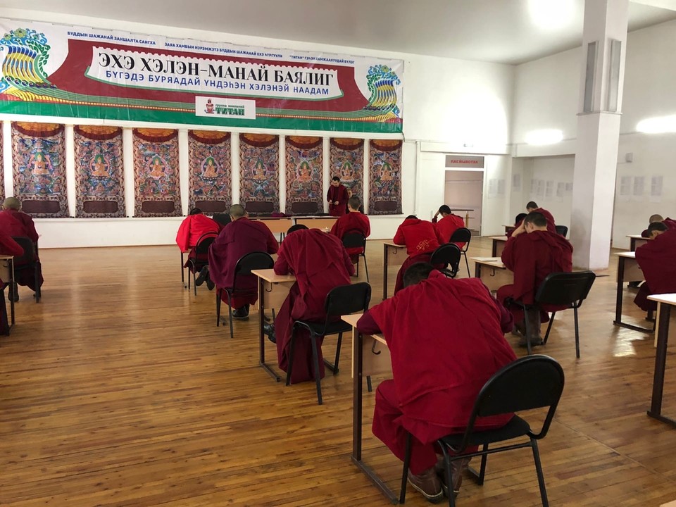 Фото экзаменов в буддийском университете в Бурятии