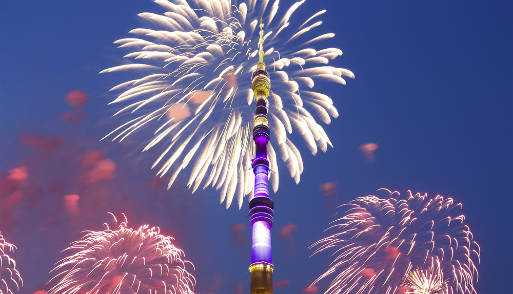 Фейерверк над Останкинской башней