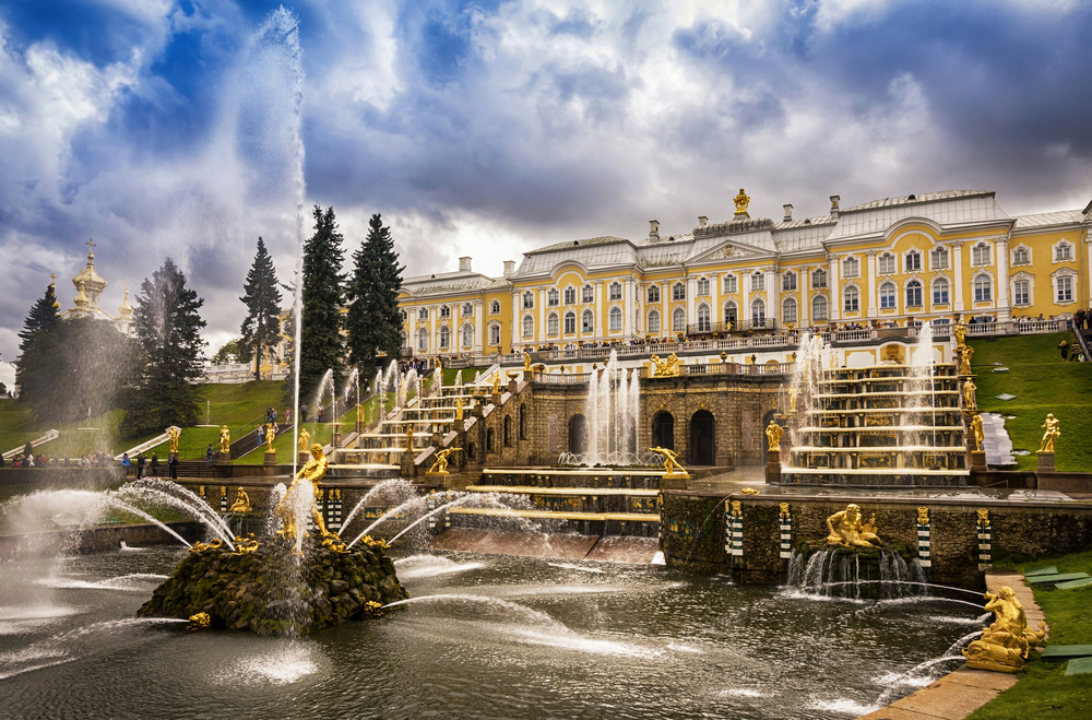 Петергоф: золотые фонтаны, дворцы и прогулка по императорским местам