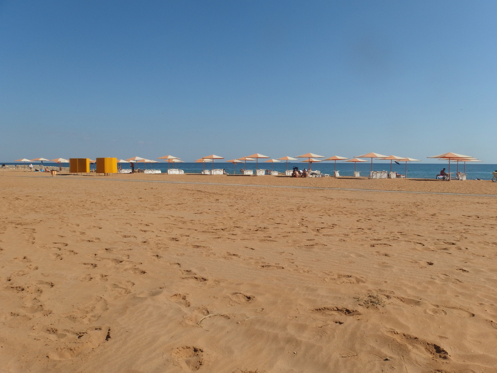 Золотой пляж в Феодосии