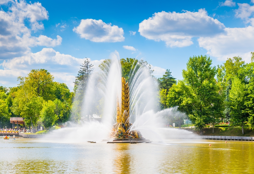 Фонтан Золотой колос на ВДНХ в Москве