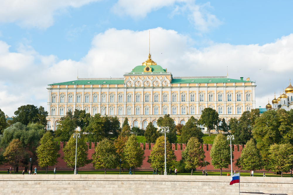 Вид с Москва-реки на Большой Кремлёвский дворец