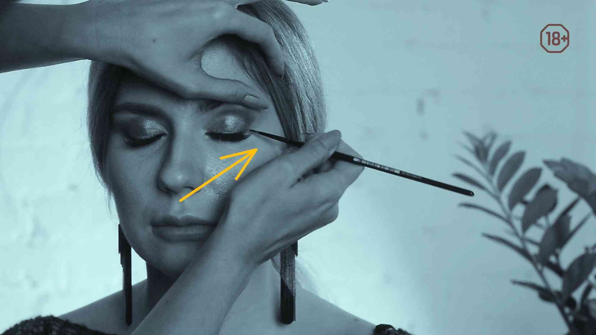 Как правильно поставить руку, чтобы нарисовать стрелку