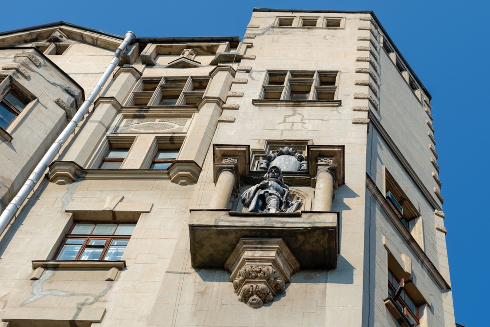 Дом с рыцарями на Арбате