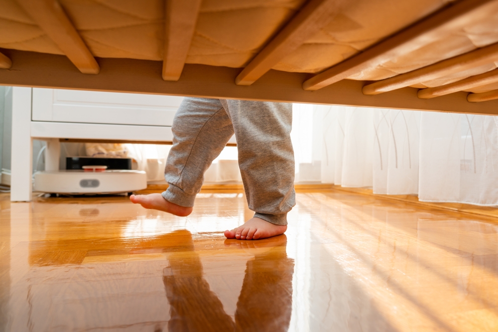 Закаливаем дошкольников - ребенок ходит босиком дома