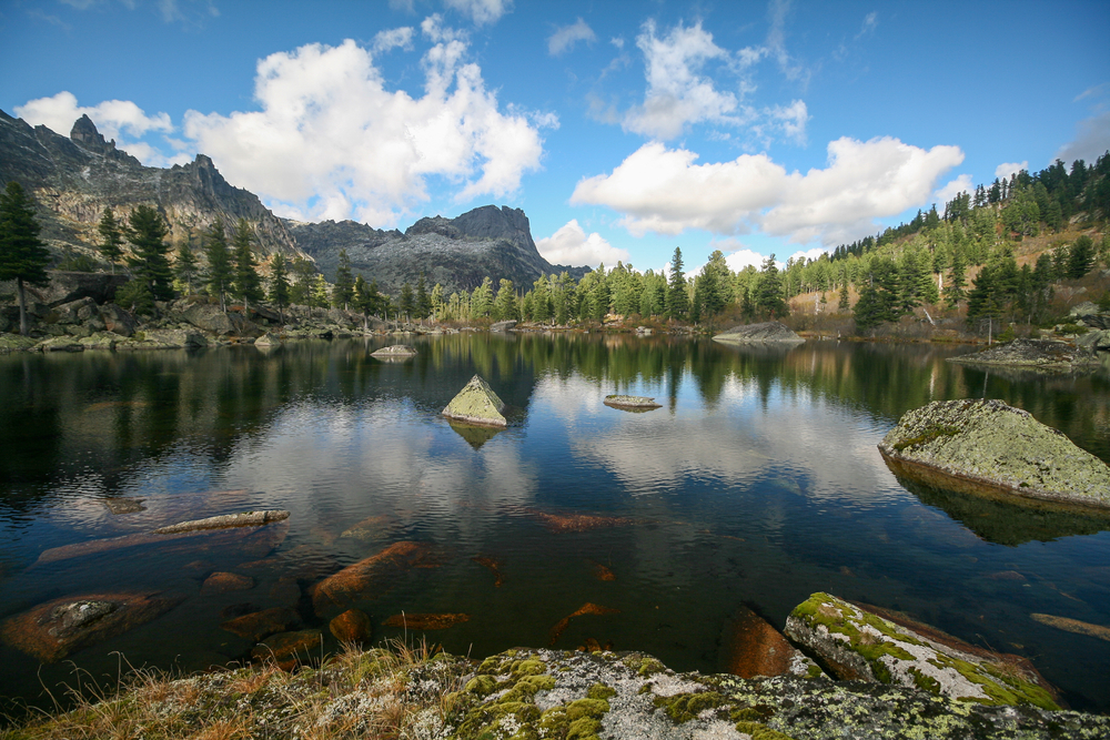 Фото озера Художников в парке Ергаки в Сибири