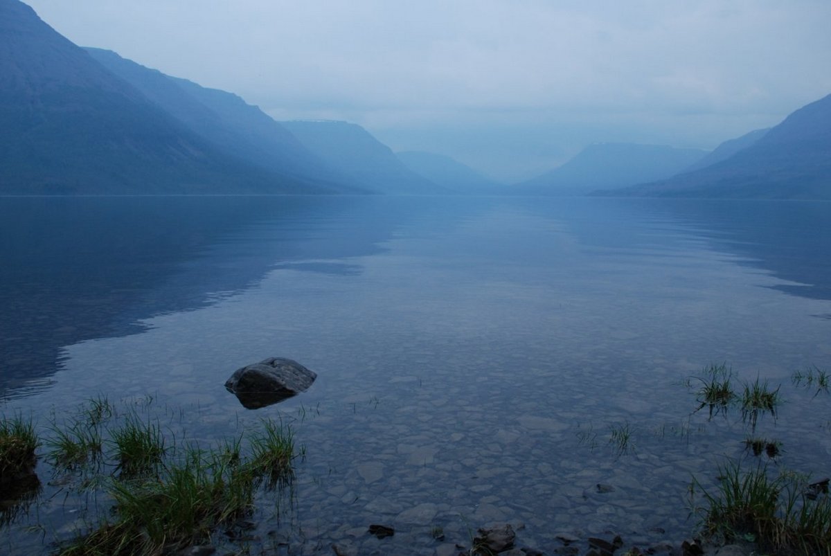 Озеро Лама в сумерках фото