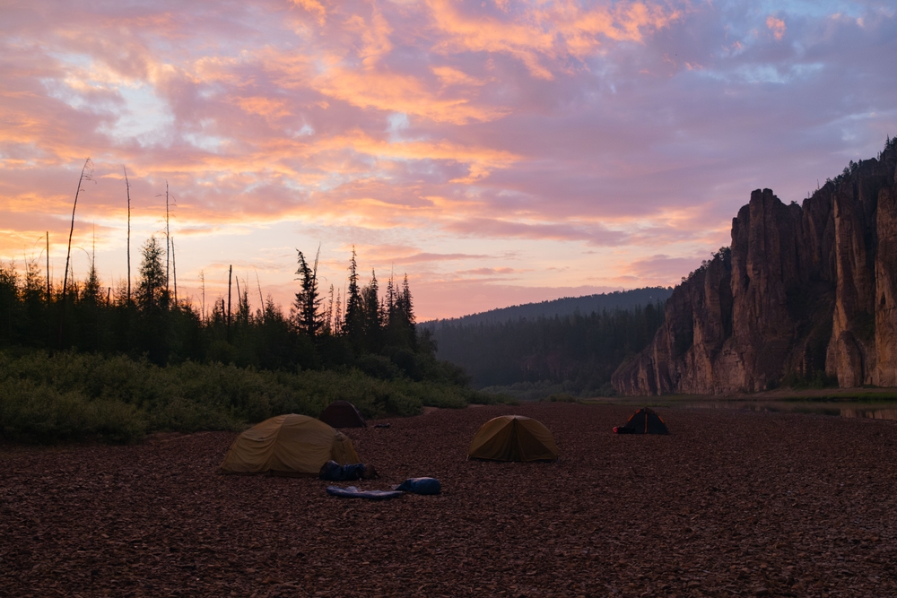 Туристы на Ленских столбах в Якутии