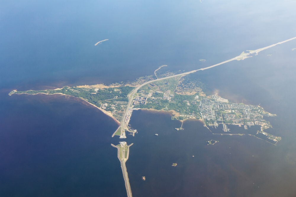 Где расположен Кронштадт?