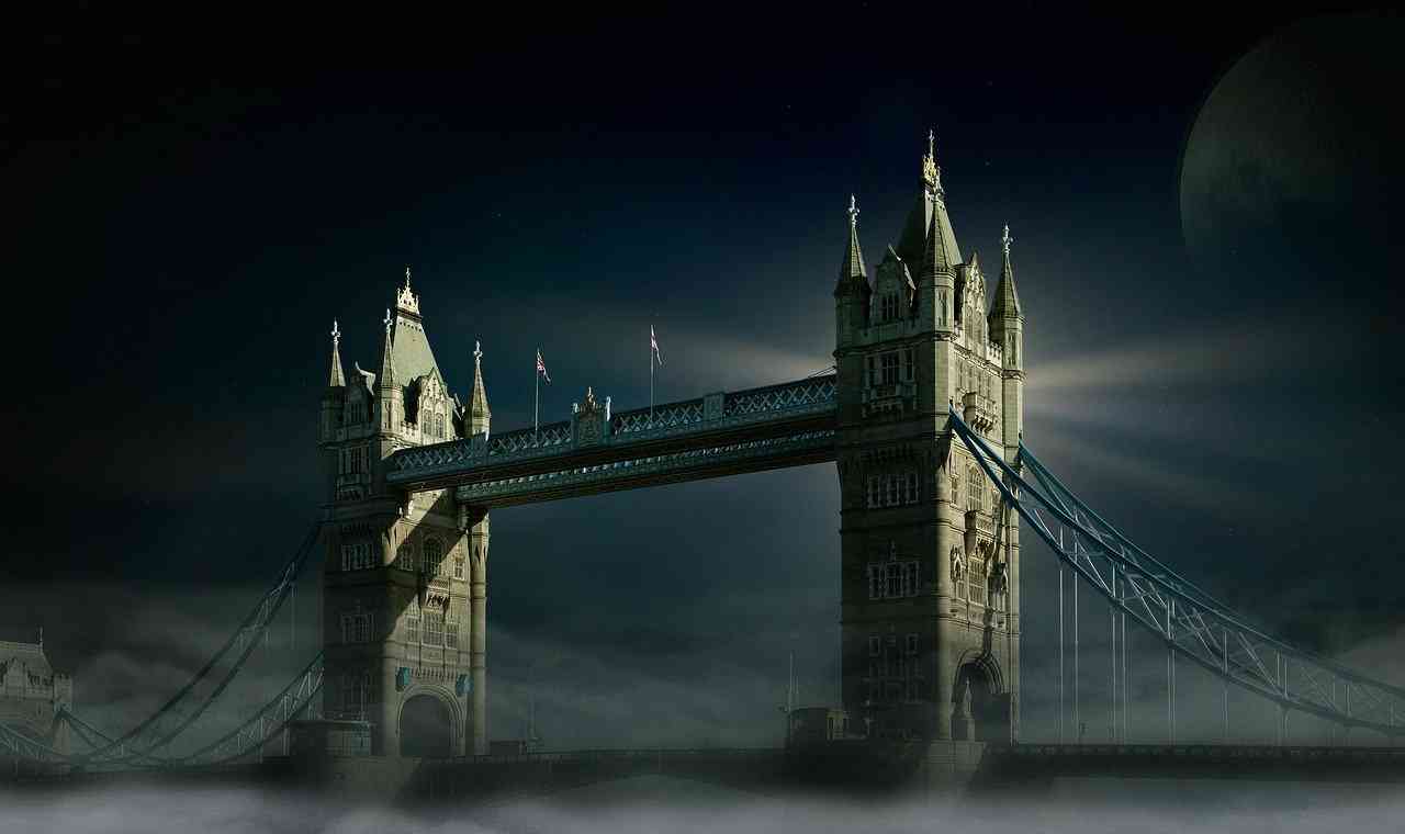 Лондонские башни в тумане