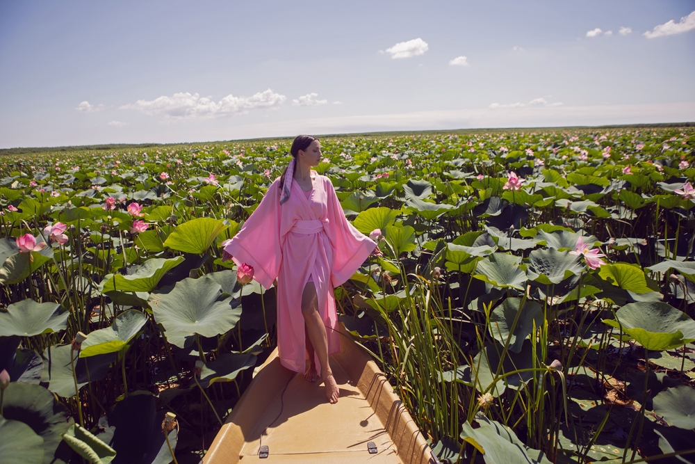 Фотосессия в лотосовых полях рядом с Астраханью