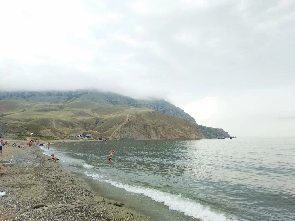 Фото пляжа в Крыму возле мыса Меганом