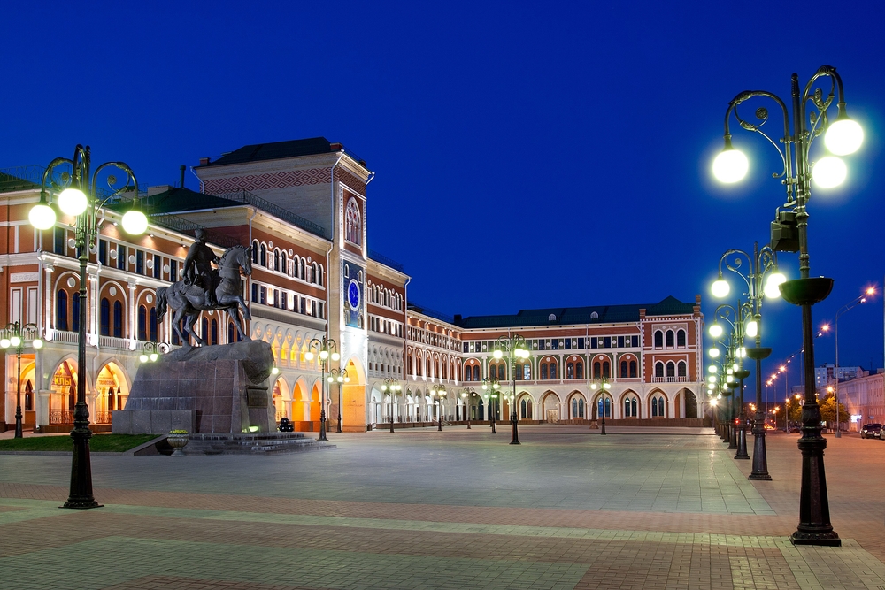Вечерняя площадь Оболенского-Ноготкова в Йошкар-Оле