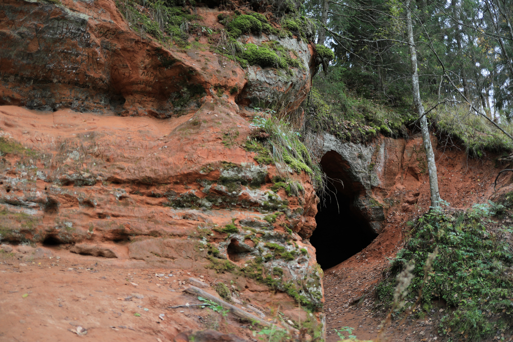 Оредежские пещеры в Ленобласти