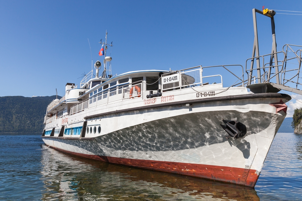 Теплоход Пионер Алтая на Телецком озере