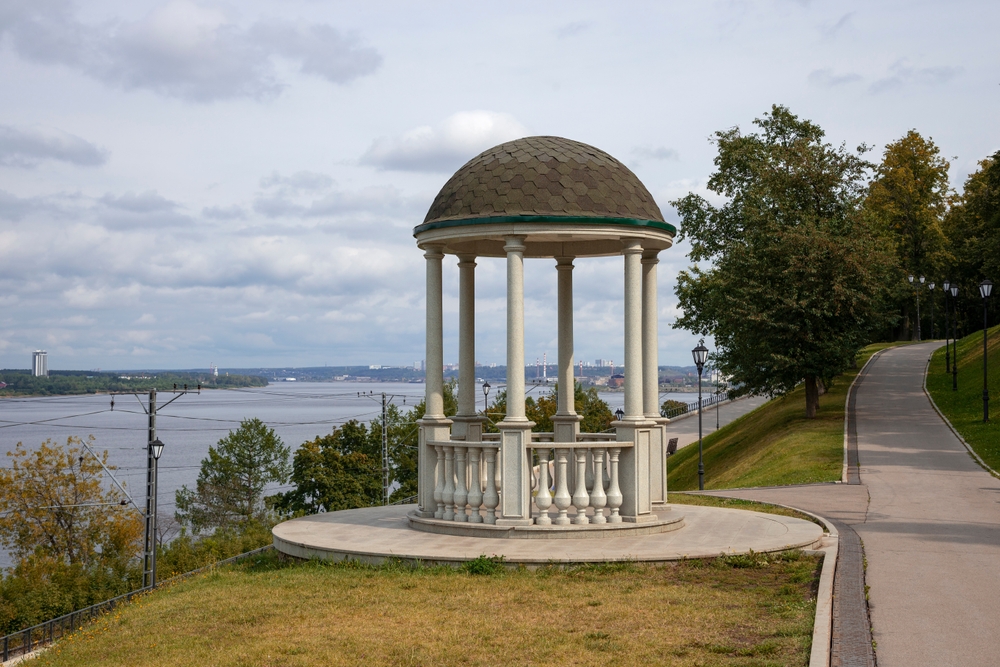 Ротонда на набережной реки Камы в Перми