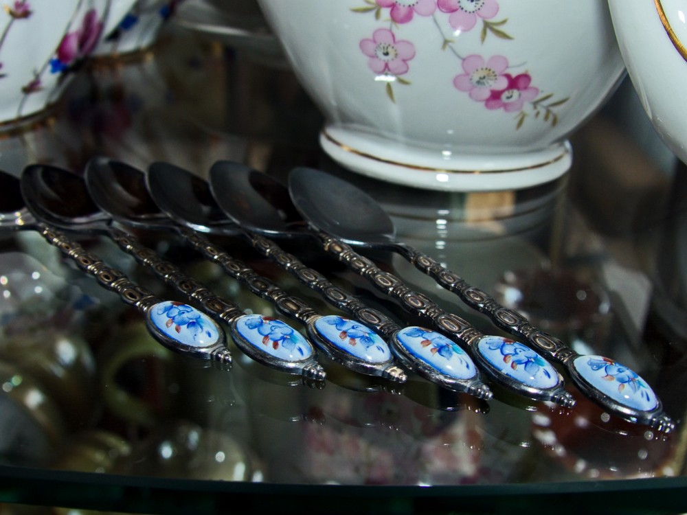 Изделия из ростовской финифти