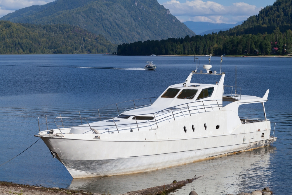 Катер на Телецком озере