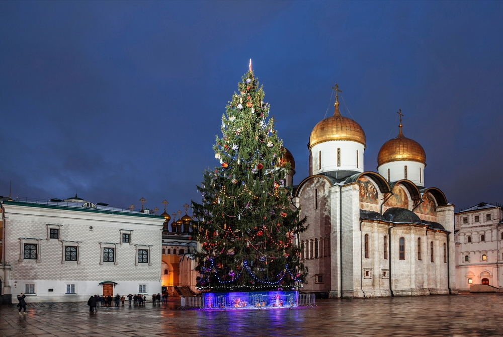 Елка на Соборной площади Кремля