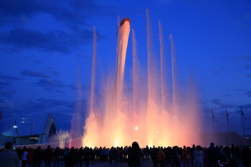 Поющий фонтан в Олимпийском парке в Сочи