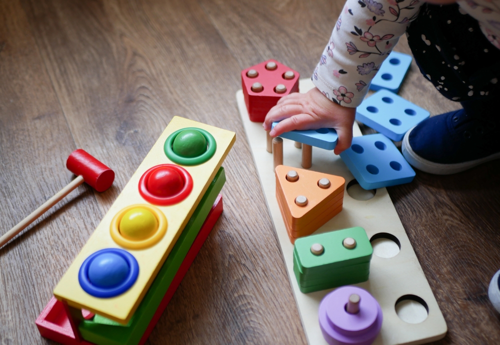 Игрушки-сортеры отлично развивают логику у детей