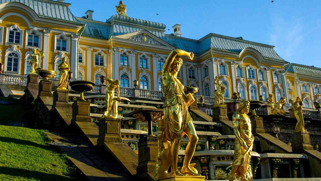 Дворец и фонтаны в Петергофе
