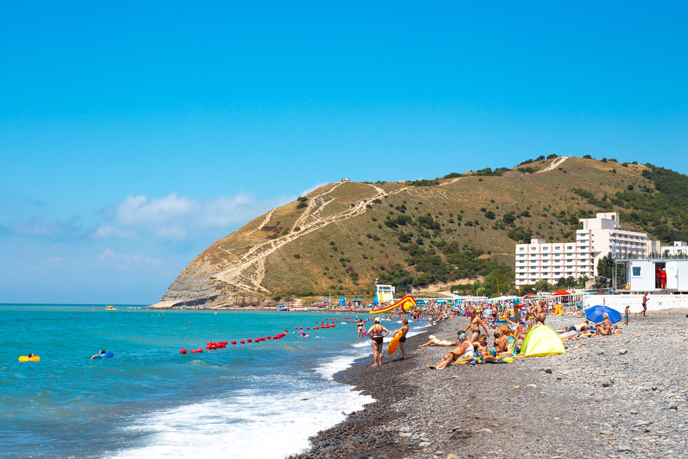 Пляж в поселке Сукко на Черном море - фото