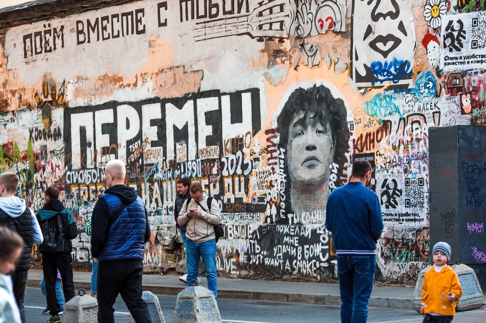 Стена Цоя на Старом Арбате в Москве