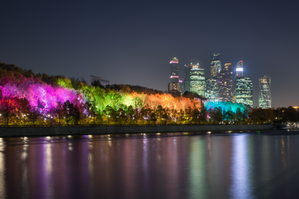 Вечерняя подсветка на Воробьевых горах в Москве