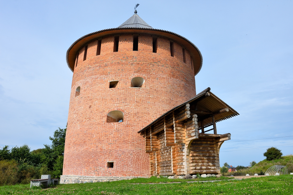 Белая или Алексеевская башня в Великом Новгороде